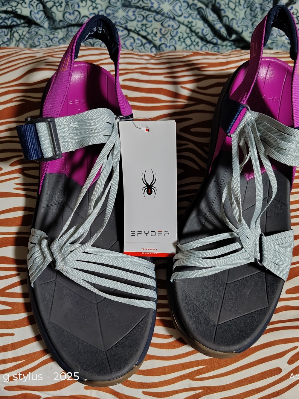 😎🔥SPYDER - Womens 11  Sandals in Black, Magenta & Silver 🔥